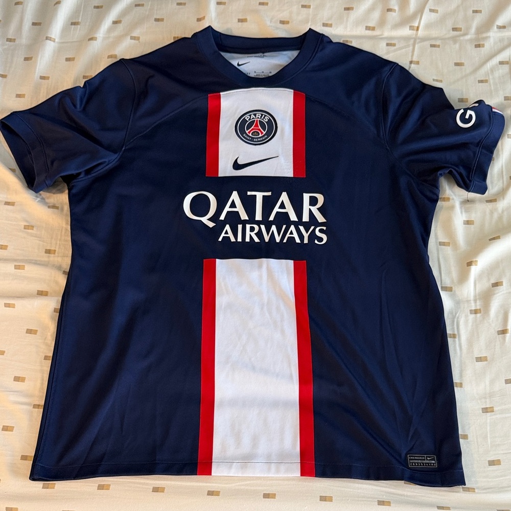 Nike Men's PSG MBAPPÉ #7 Soccer Jersey - Picture 2 of 2